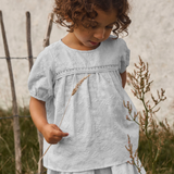 Lil' Atelier T-krekls ar īsām piedurknēm un elegantu rotājumu Loose Plein Air NMFJIVA